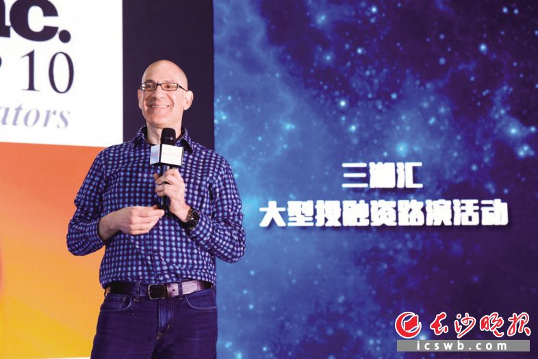 　　史蒂夫·霍夫曼与创业者们分享创投实战技巧。欧亚琦 摄