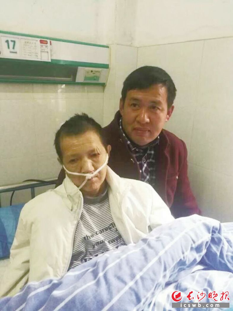 走失四年多,易先生见到了母亲刘长元。长沙县救助站供图