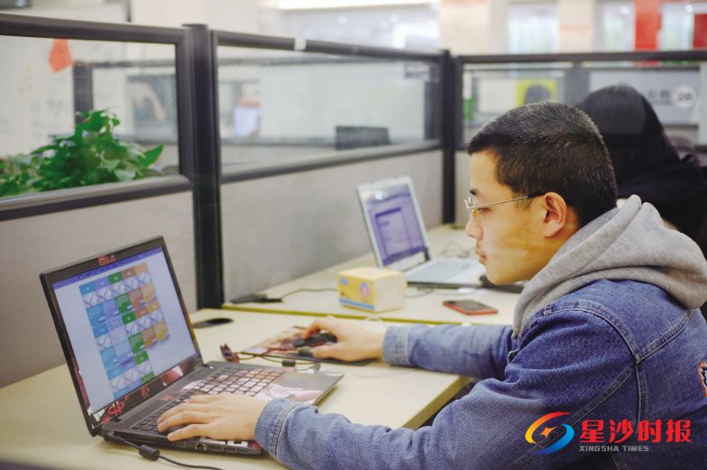 　　赵庆哲入驻三一众创孵化器后，马不停蹄地开始新产品的研发。郑骏 摄