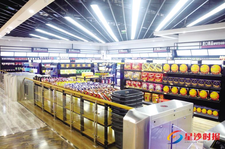 　　雅娜购香港启德免税世界名品展示中心内的进口食品区。 长沙黄花机场供图