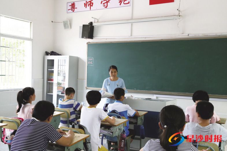 　　长沙县政协委员马建秋在北山镇执教已有十余年，她十分关心这片土地，力促解决群众身边的问题。刘丹青摄