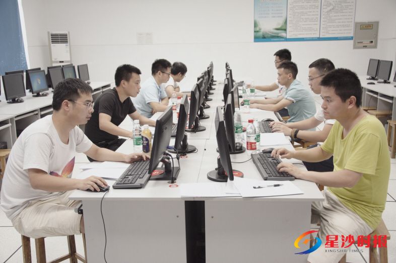 　　计算机程序员总被人们称为“码农”，这是因为他们大多穿着随意朴素，但他们手中“敲”出的每一个程序都工整漂亮。