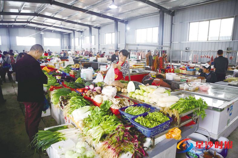 　　湘龙街道中南社区R区菜市场拆除后，搬迁至X区临时市场过渡，近日，临时市场正式启用。盛磊 摄