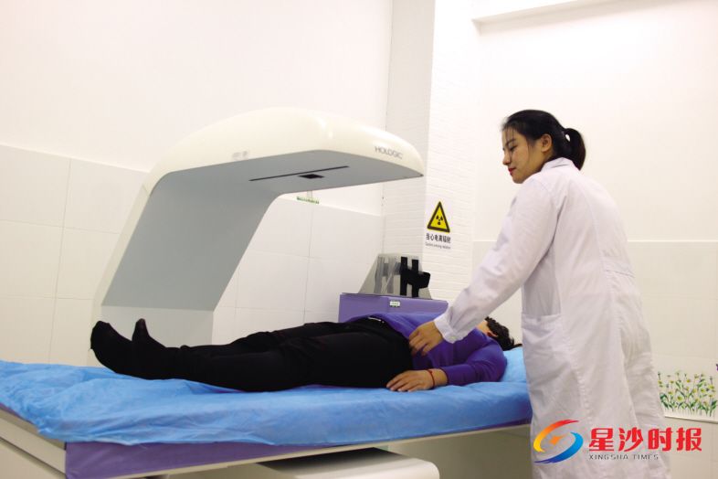 长沙市中医医院(长沙市第八医院)骨密度室每天都要接诊十几位病人。 林畅 摄