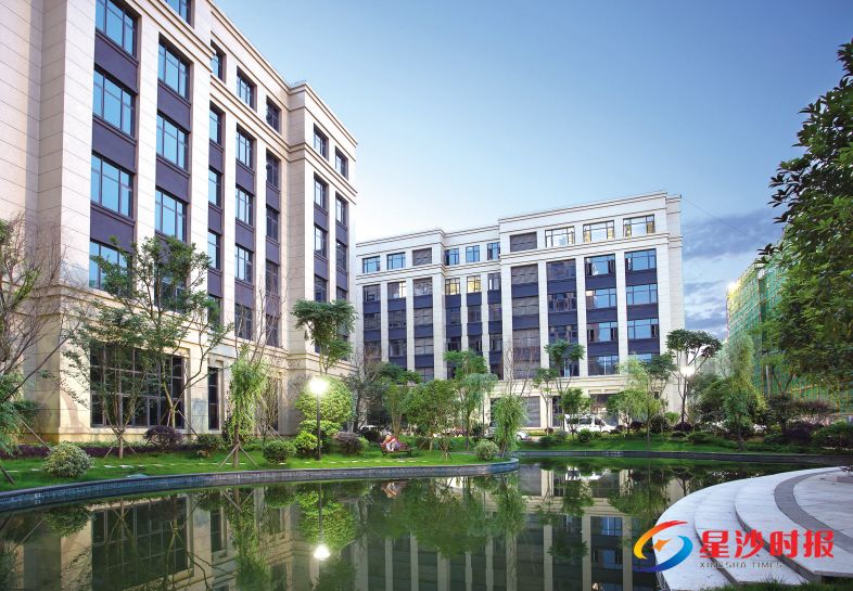 　　一栋栋欧式建筑厂房排列有序，四周绿草如茵，宛如一个社区公园。企业供图