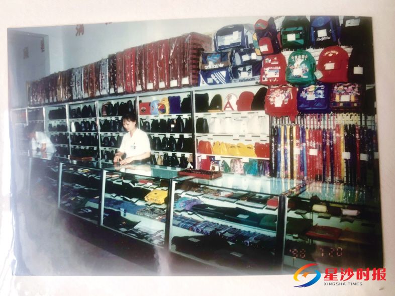 　　上世纪90年代路口区供销社的三尺柜台。资料图片