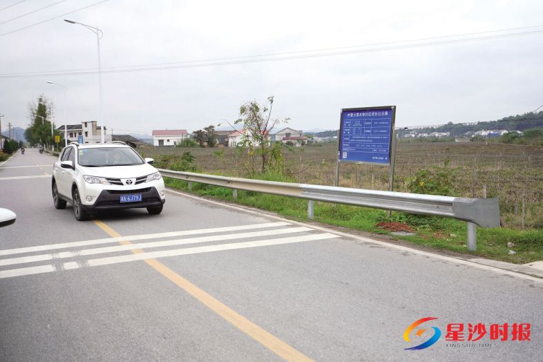 　　长沙县金开线道路交通安全隐患整治主要是完善标线、指路牌，增设标志、标线、护栏、隔离栅等，目前已基本完工。 章帝 摄
