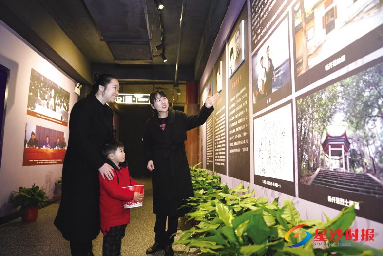 　　名联影城设计了一条150平方米的红色文化艺术长廊，展示9位名人的生平事迹。　　章帝 摄