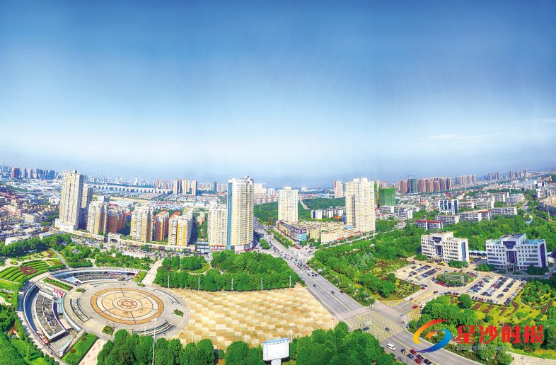 　　长沙县坚持“一切为了群众、一切依靠群众、一切惠及群众”创建理念，大手笔完善城市基础设施建设，全方位提升城市品位，再次获评“国家卫生县城”称号。 资料图片