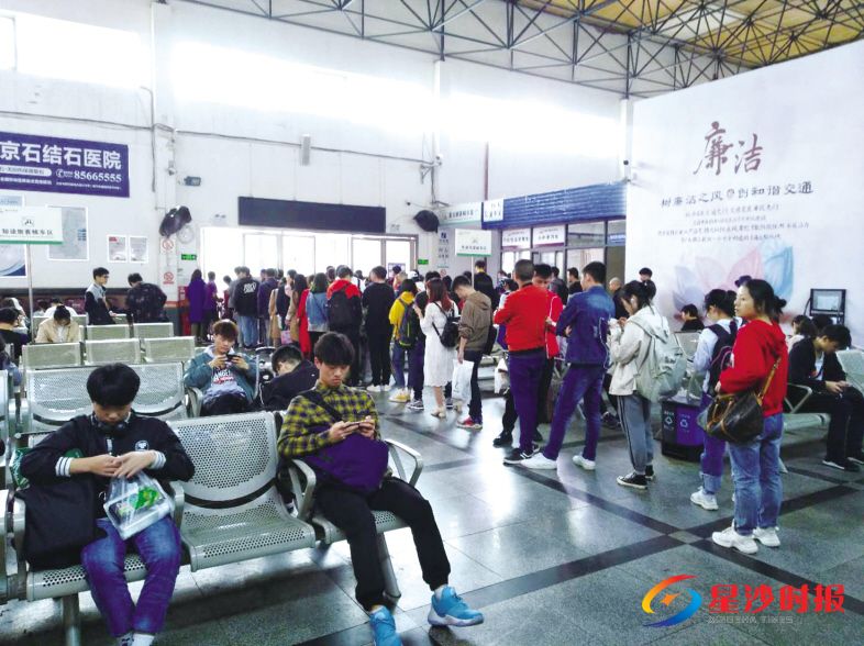 　　五一小长假，星沙汽车站发班344趟、加班车62趟，输送旅客8979人。长沙县交通运输局供图