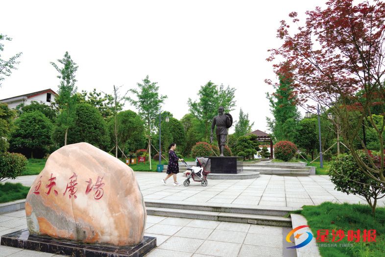 　　在渔夫广场休闲，时光好似放慢了脚步。