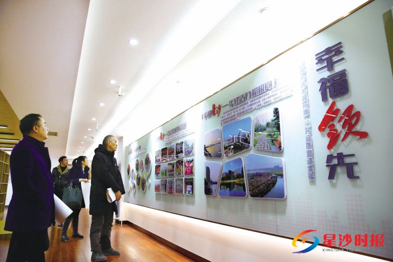 　　星沙街道在开源商圈建立党组织阵地，实现党的组织和党的工作平面化和垂直化的全覆盖。　　曾诗怡 摄