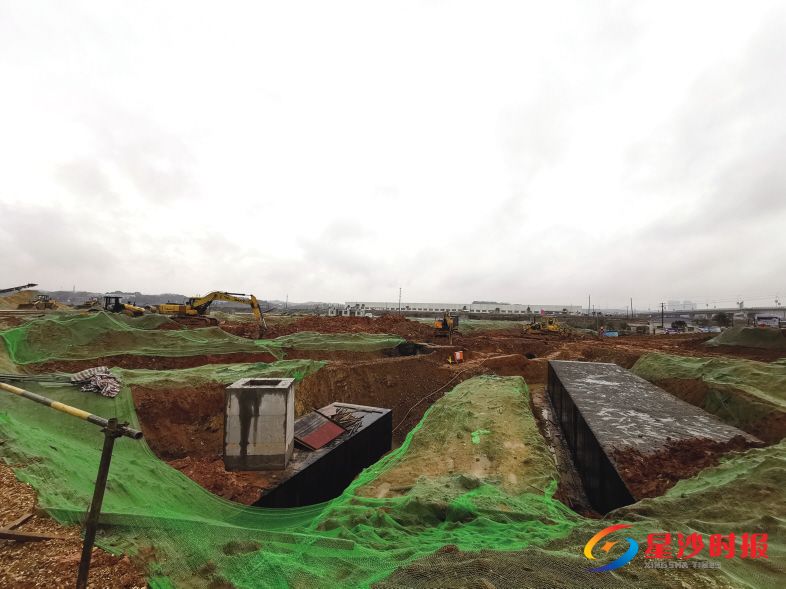 　　长沙地铁5号线水渡河车辆段施工现场。 章帝 摄