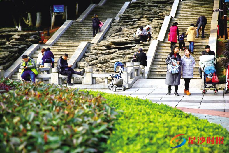 2月25日,星沙市民纷纷出门享受期盼已久的阳光。均为曾诗怡摄