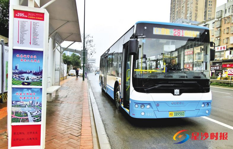 　　281路公交车开通营运，全线从星联线首末站到长沙火车南站共计30余个站点。 章帝 摄