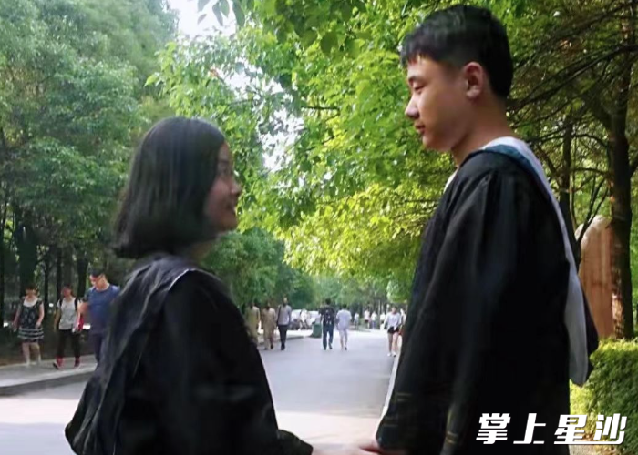 黄沈金鑫和蒋卓芳夫妻从大学校园内的初相识，到一起毕业，一起走进婚姻殿堂，一起遵守最初的约定，走上医生岗位。资料图片