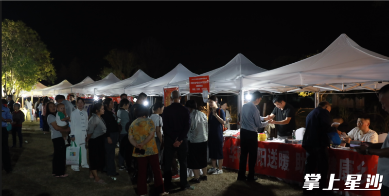 中医药文化夜市现场。均为果园镇供图