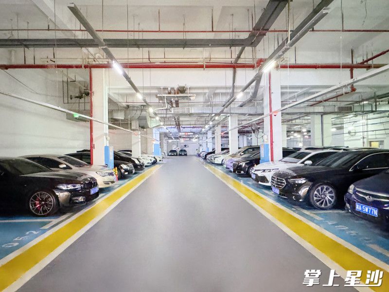 星沙万象汇地下停车场焕然一新。县商务局供图 星沙万象汇地下停车场焕然一新。县商务局供图