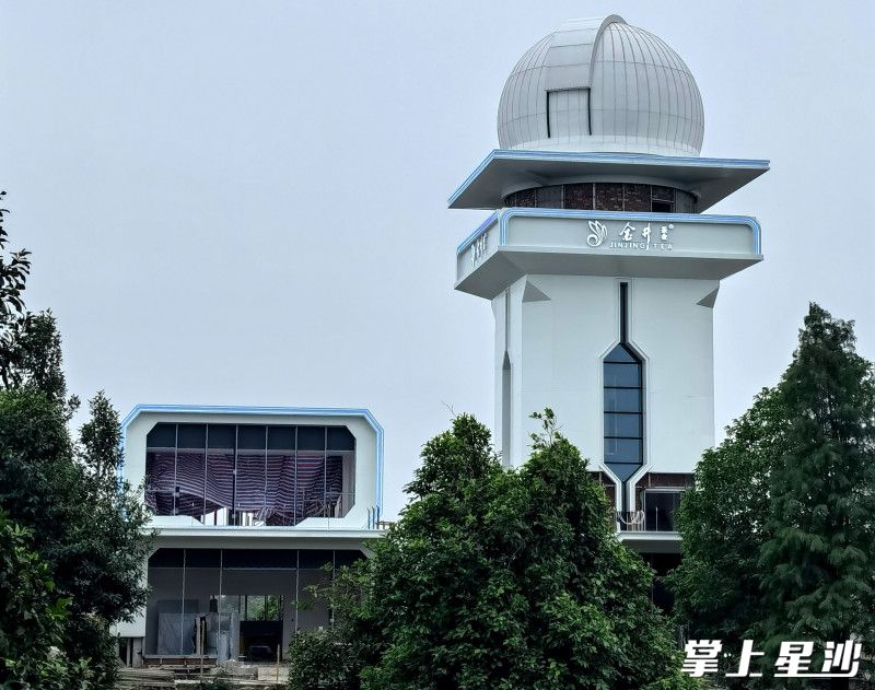 “茶观天象”天文台项目正在进行主体外幕墙、外铝单板安装等施工工作,预计11月投入运营。吴杰 摄