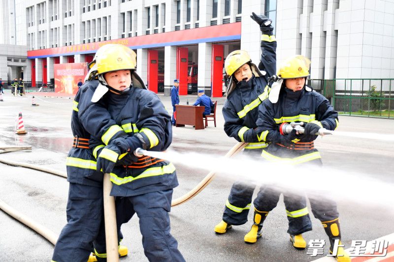通过标准化建设推动队伍从“单一扑火”向“综合应急”转型升级。 通过标准化建设推动队伍从“单一扑火”向“综合应急”转型升级。