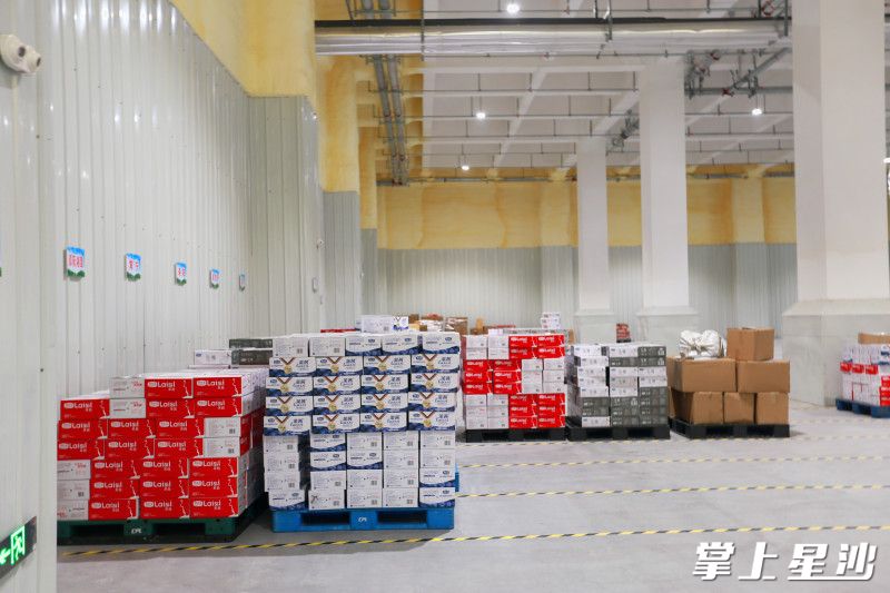 图为冷链库房实景图。