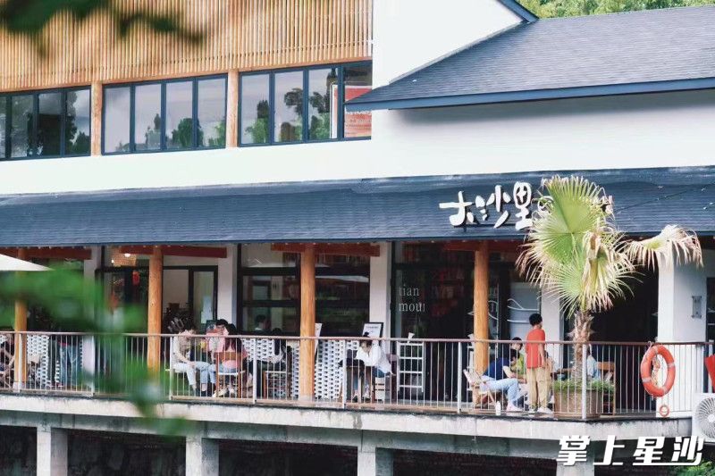 青山铺大沙里咖啡书屋。