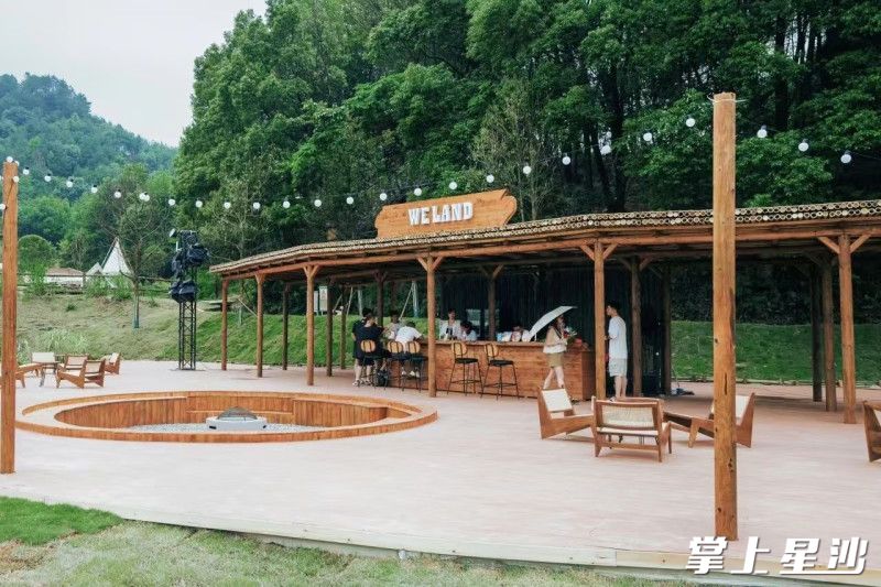 温颖卉婷在青山铺打造Weland营地，致力于构建一个可持续绿色发展的独立未来乡村品牌。