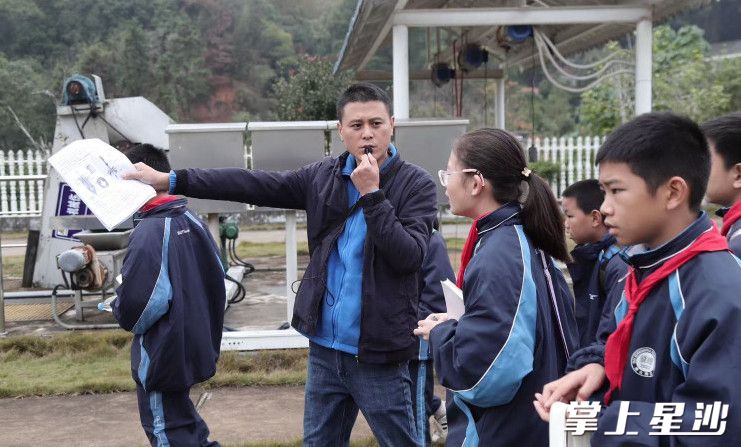 实地参观浔龙河污水处理厂。