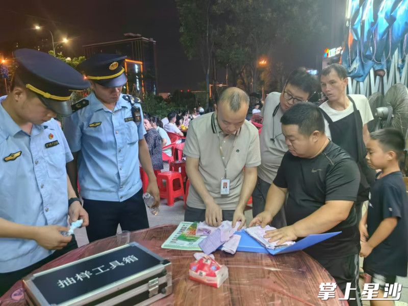 黄兴镇融合多方力量，力促网格、热线、“一站式”矛调一体融合。均为黄兴镇供图