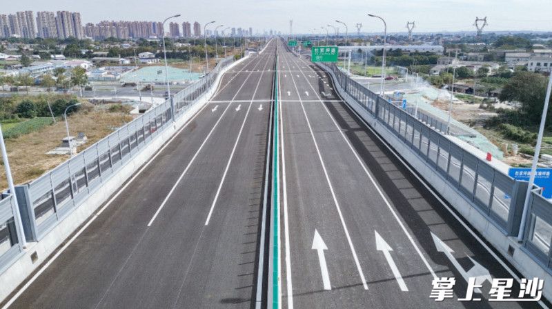 “道路成网、配套成熟”成为会展片区最直观的变化。图为湘府东路（浏阳河-黄兴大道）。胡宇韬 摄