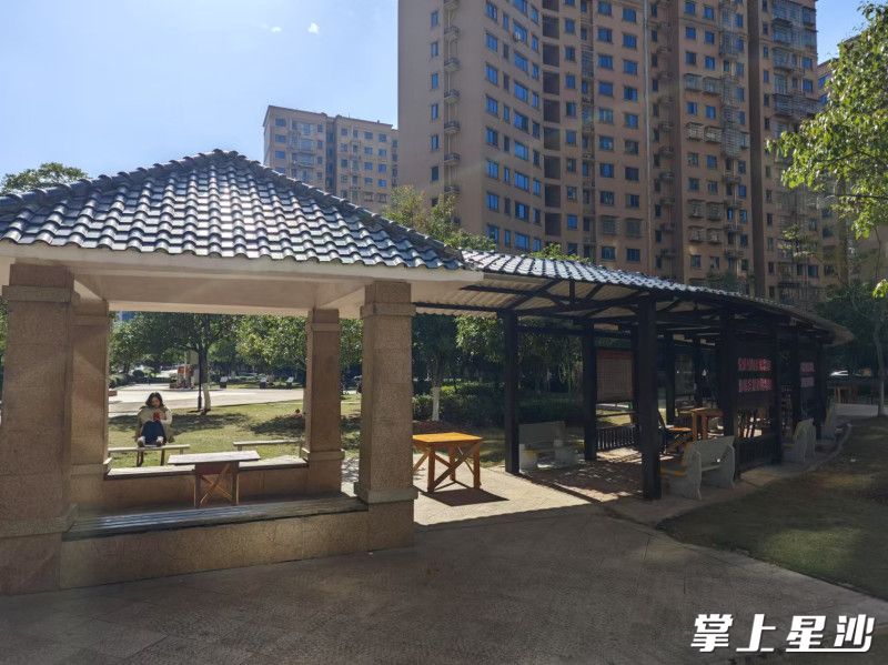 改造后的繁花庭和连心廊。吴婉沁 摄 改造后的繁花庭和连心廊。吴婉沁 摄