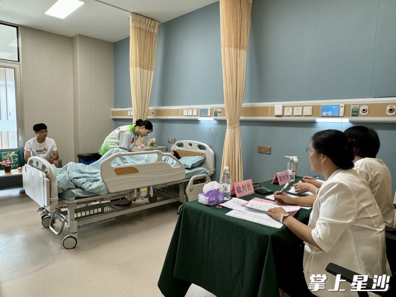 护理员向媛露参加长沙县养老护理员职业技能竞赛。张梓峰 摄