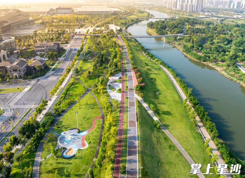 浏阳河风光带建成段实景图。