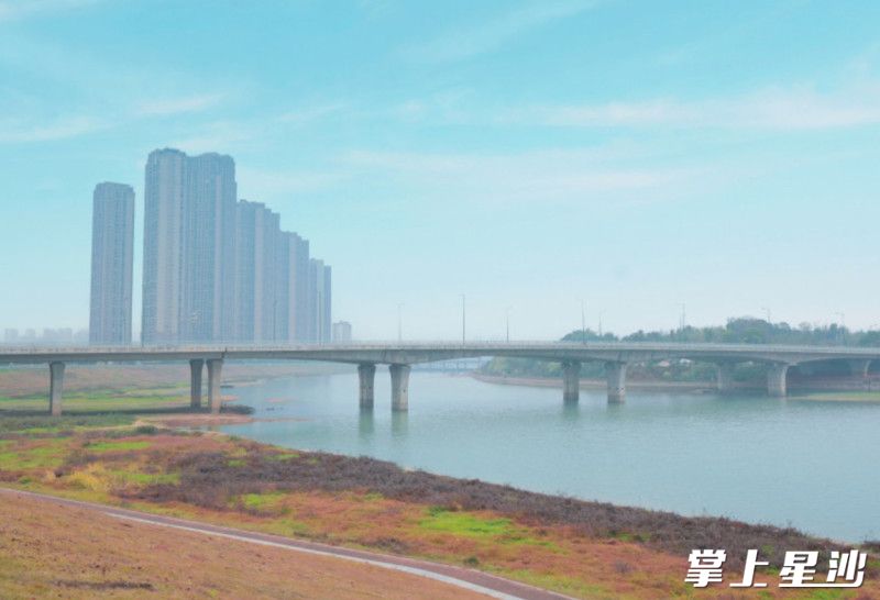 长沙县香缇路大桥安然屹立，为往来车辆架起“顺心路”。杨欣雨 摄
