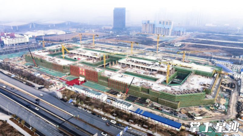 长沙杉杉奥特莱斯广场主体结构正式封顶。项目方供图