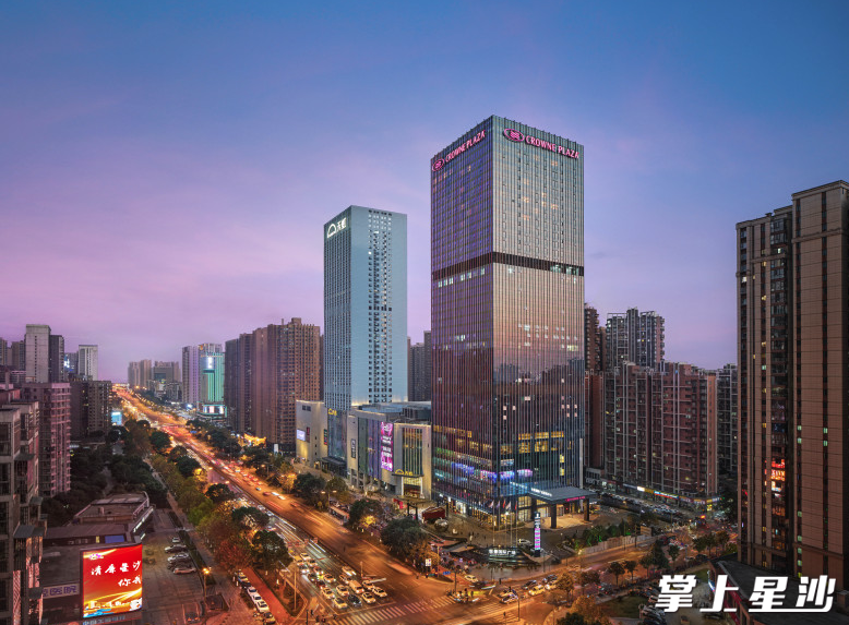 世景国际楼宇在城市里勾勒出一道风景线。均为星沙街道供图