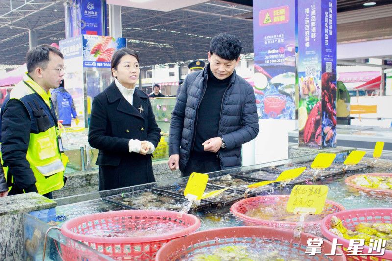代表们现场“点单”。