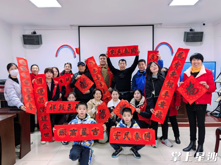 金牛湾社区开展新春便民活动。均为街道供图