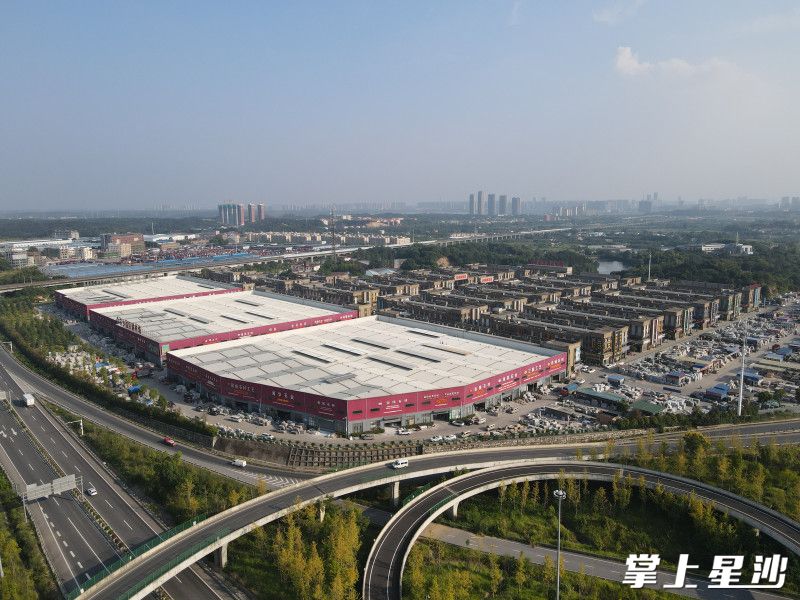 安沙国际建材城。艾哲文 摄