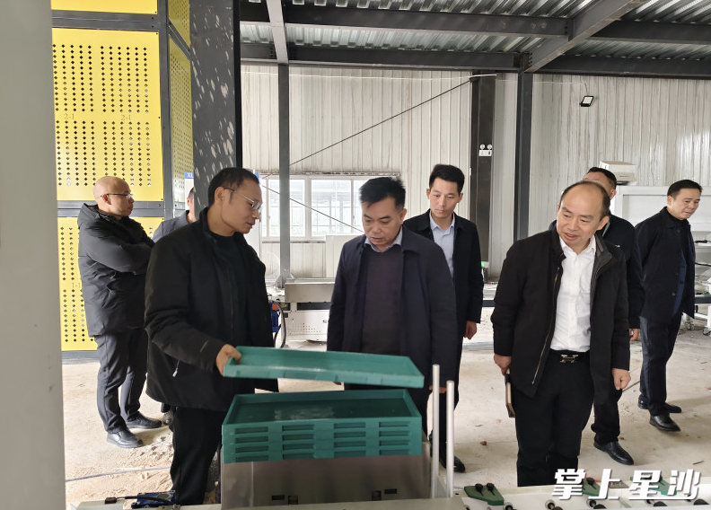 图为调研现场。均为青山铺镇供图