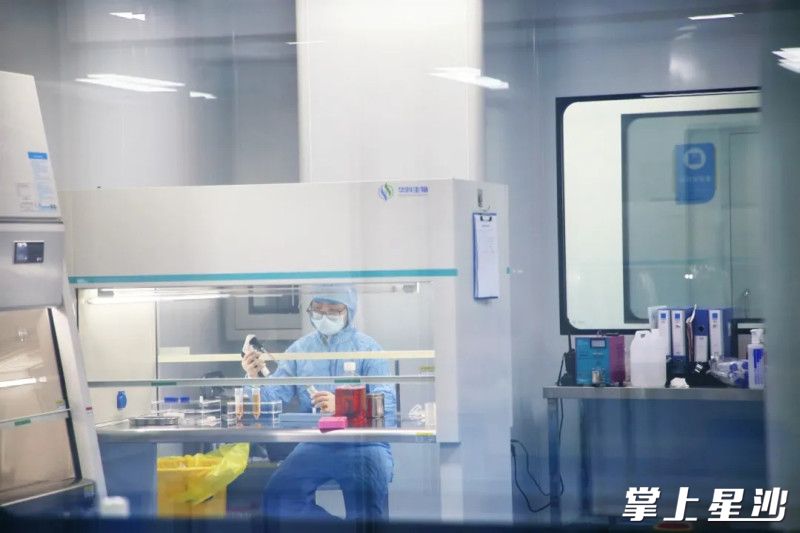 华科生物实验室。