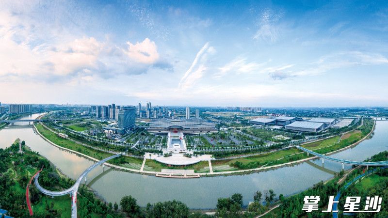 浏阳河畔，会展崛起，现代产业的交响、幸福生活的回响生生不息。邹麟 摄