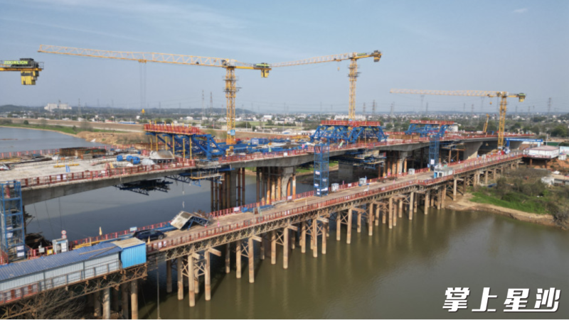 兴联路东延项目正抢抓晴好天气推进项目建设，全力冲刺年底完工的目标。星城控股集团供图