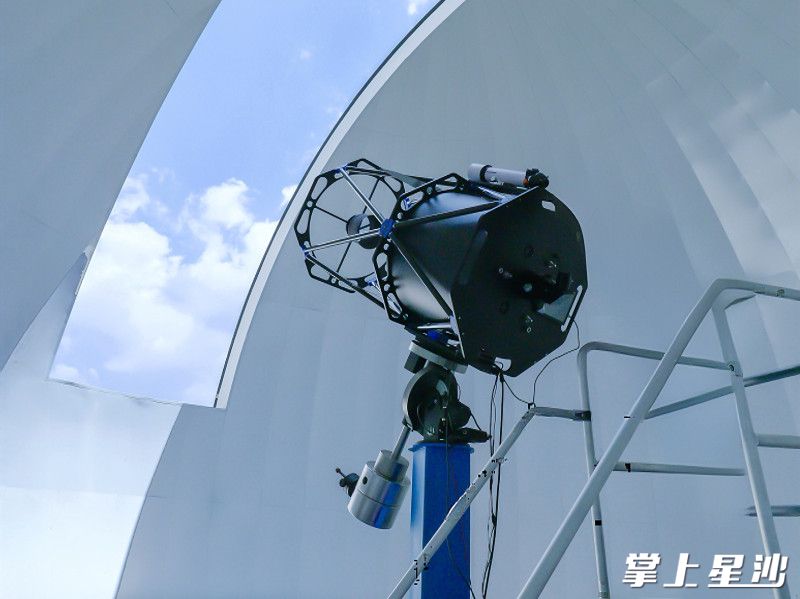 中南五省对外开放口径最大的天文望远镜落地金井。章帝 摄 中南五省对外开放口径最大的天文望远镜落地金井。章帝 摄