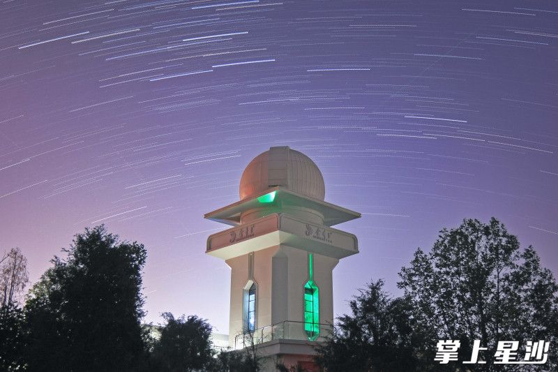 “茶观天象”金井天文台为金井镇文旅融合提供了新的契机,游客白天可以赏茶园、夜晚可以观繁星。湖南省天文协会供图 “茶观天象”金井天文台为金井镇文旅融合提供了新的契机,游客白天可以赏茶园、夜晚可以观繁星。湖南省天文协会供图