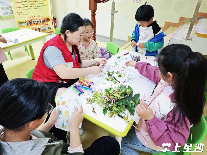 3月22日，泉塘街道泉韵社区儿童之家开展“寻春记之邂逅春日的第一缕温柔”儿童主题活动。
