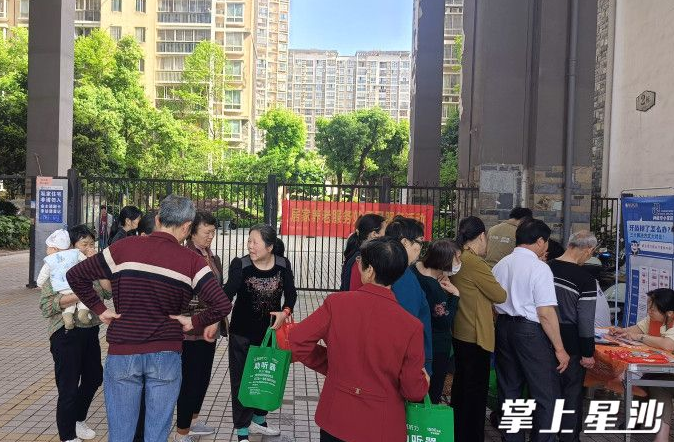 活动现场。湘龙街道湘绣社区供图