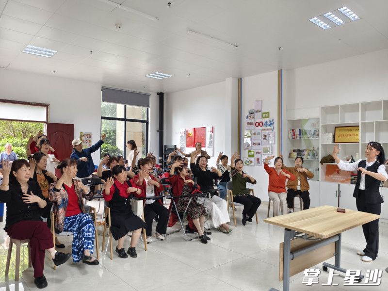 活动现场。湘龙街道南塘冲社区供图