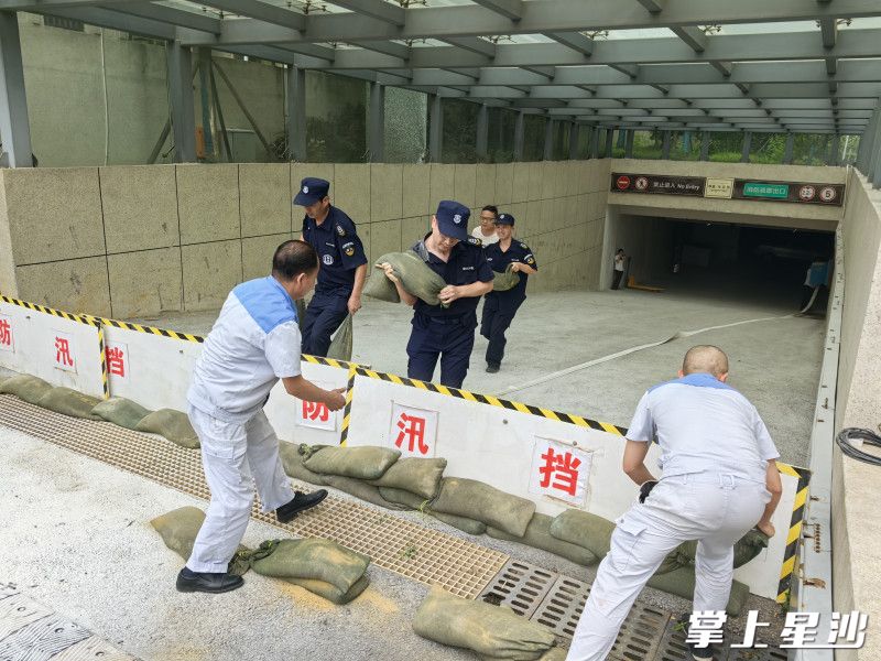 长沙县各镇街积极组织开展防汛演练。泉塘街道供图