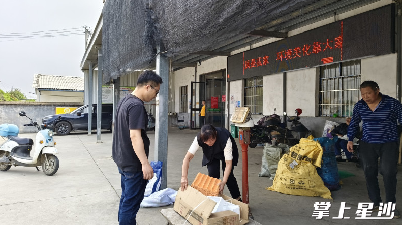 黄兴镇金凤村的垃圾分拣站。